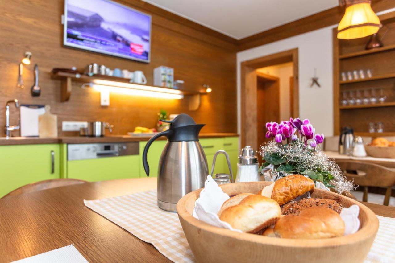 Hoelzl Bed & Breakfast Neukirchen am Grossvenediger Ngoại thất bức ảnh