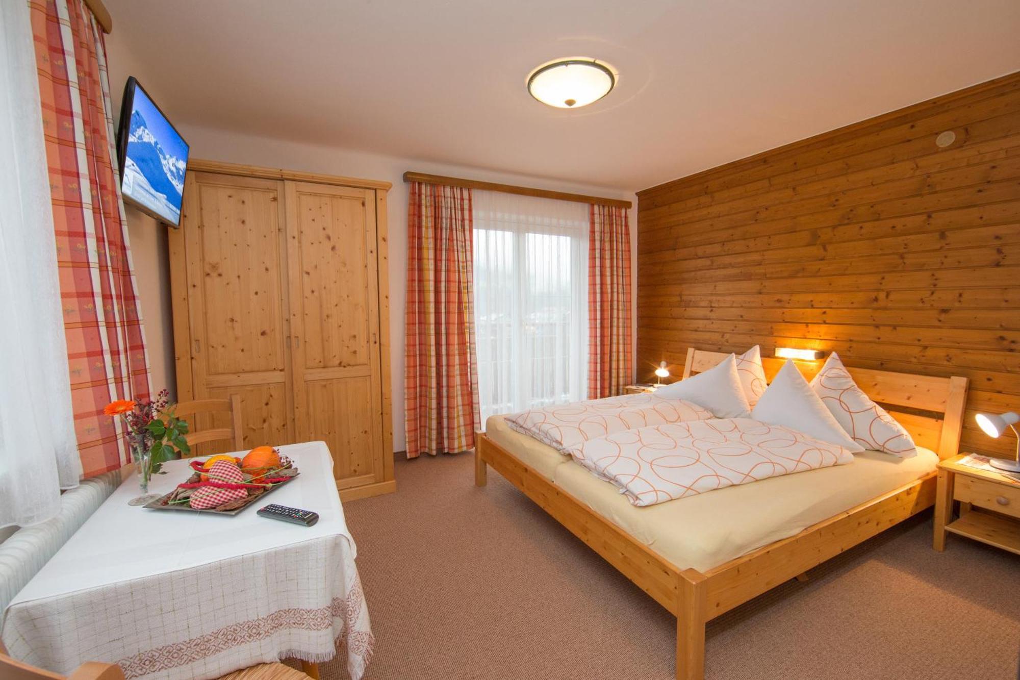 Hoelzl Bed & Breakfast Neukirchen am Grossvenediger Phòng bức ảnh