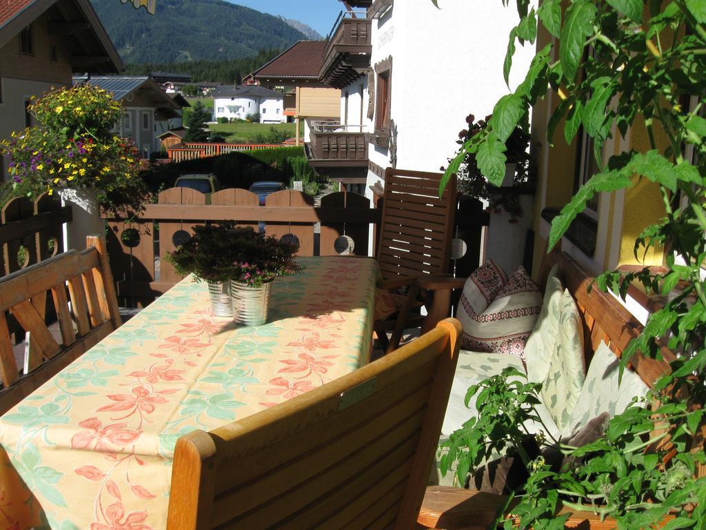 Hoelzl Bed & Breakfast Neukirchen am Grossvenediger Ngoại thất bức ảnh