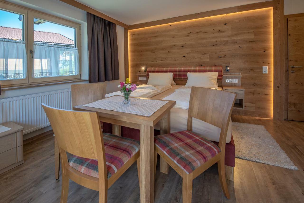 Hoelzl Bed & Breakfast Neukirchen am Grossvenediger Ngoại thất bức ảnh